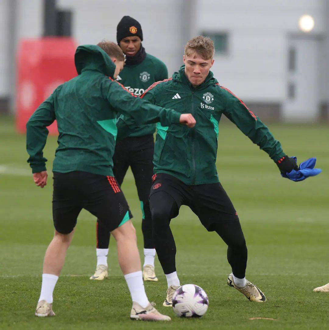 九博体育官网入口-离谱！今夜曼联调整名单以备NBA总决赛今晨辽宁本钢调整名单以备欧超杯，浙江稠州国际比赛日回应争议 